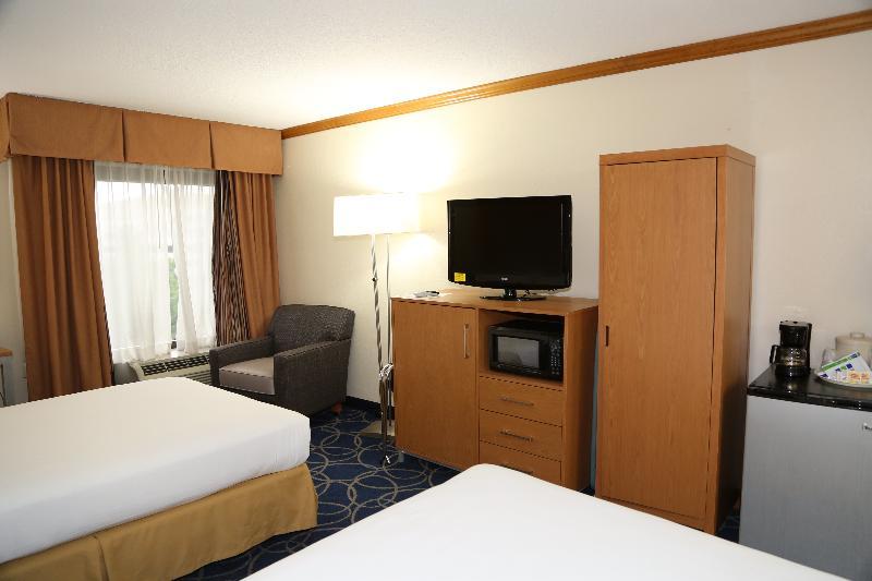 Comfort Inn & Suites Houston I-10 West Energy Corridor Exterior photo
