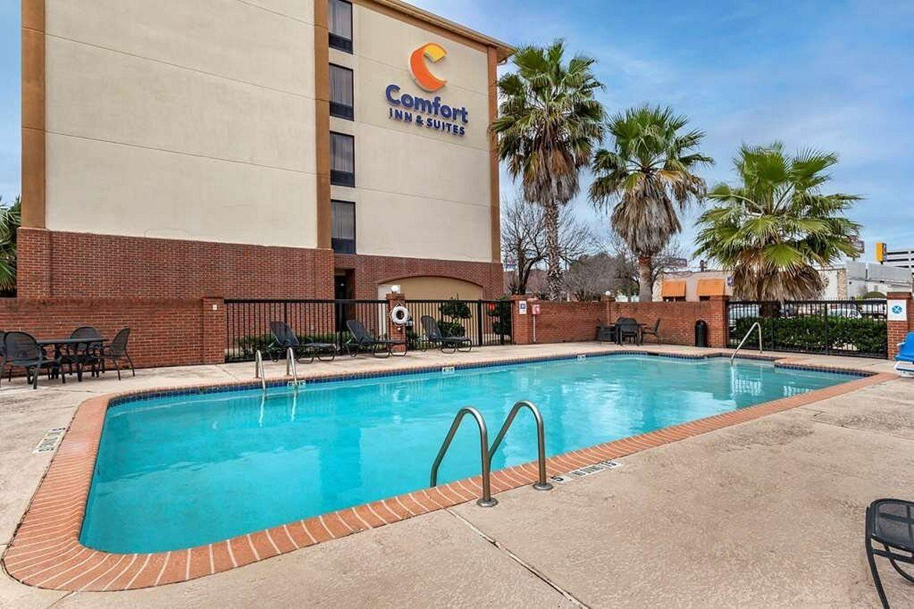 Comfort Inn & Suites Houston I-10 West Energy Corridor Exterior photo