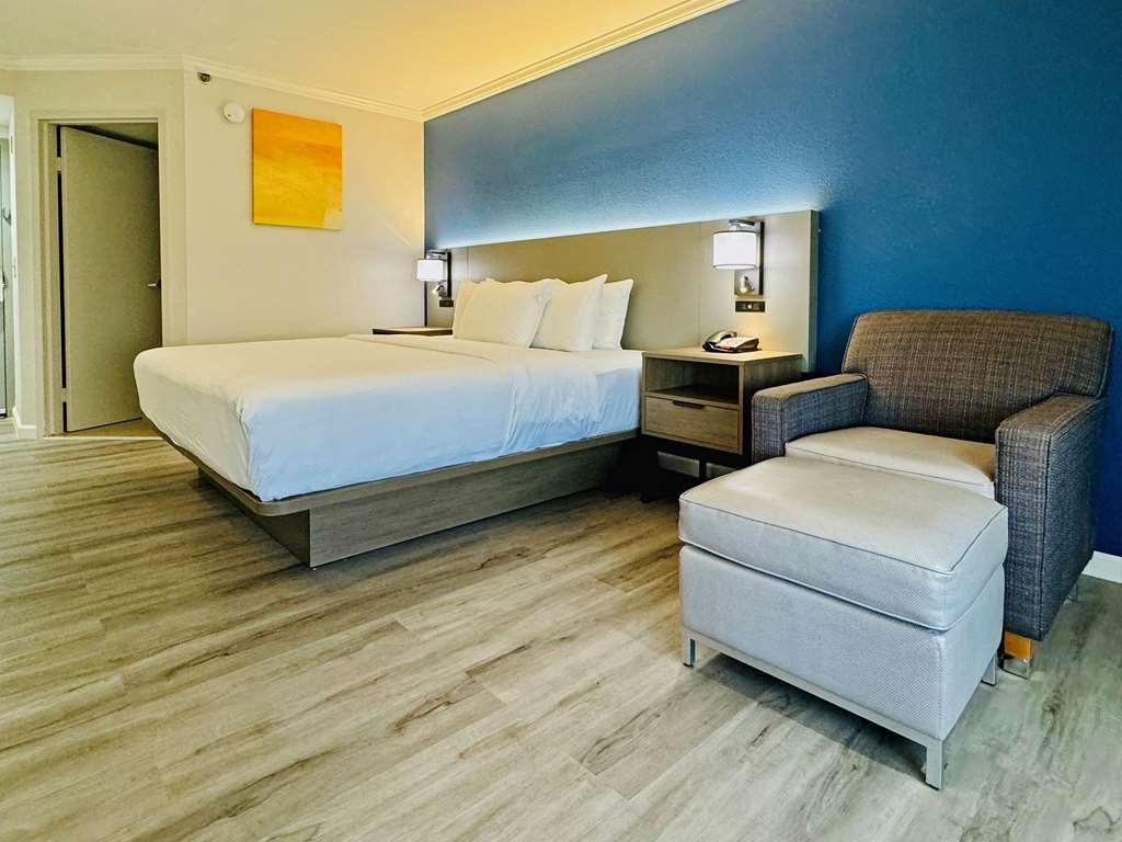 Comfort Inn & Suites Houston I-10 West Energy Corridor Room photo
