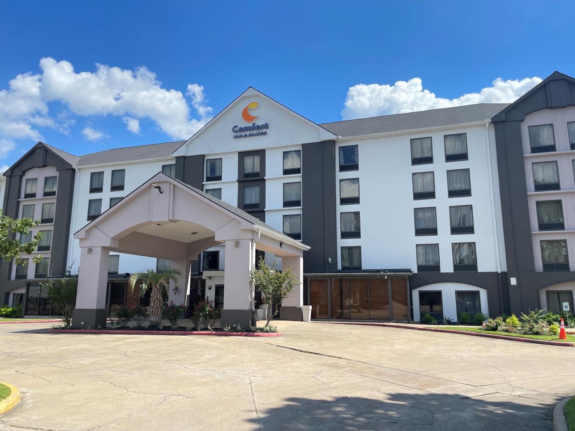 Comfort Inn & Suites Houston I-10 West Energy Corridor Exterior photo