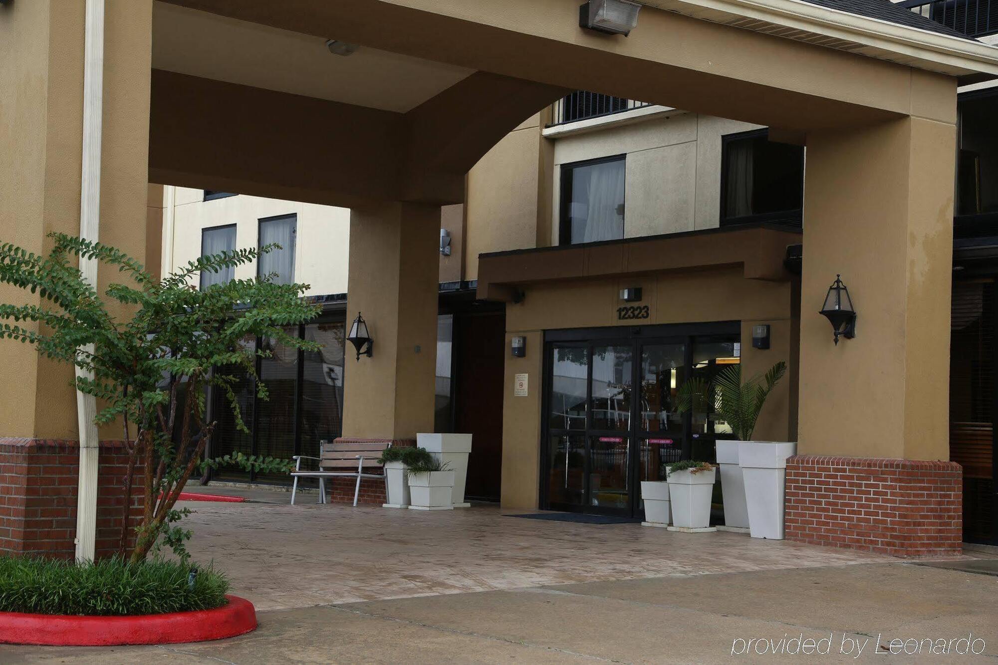 Comfort Inn & Suites Houston I-10 West Energy Corridor Exterior photo